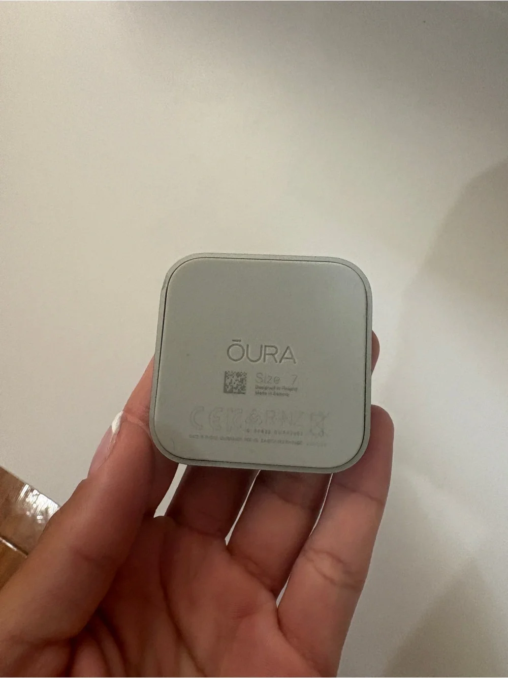 Oura Smart Ring Dock Charger in Silver